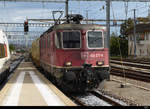 SBB -Lok 420 277-6 mit Postzug bei der Durchfahrt im Bahnhof Biel am 22.09.2020