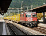 SBB - Postzug mit der Lok 420 240-4 bei der durchfahrt im Bahnhof Biel am 21.09.2020