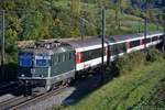 Re 4/4 II 11161 mit dem IR nach Basel SBB, aufgenommen bei Hornussen AG am Abend des 03.10.2020.