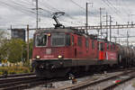 Doppeltraktion, mit den Loks 420 319-6 und 420 345-1, durchfährt den Bahnhof Pratteln.