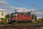 Re 420 296-6 durchfährt solo den Bahnhof Pratteln.