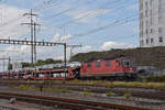 Re 420 318-8 durchfährt den Bahnhof Pratteln.