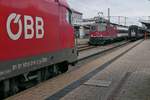 IC 483 und IC 280 in Singen (Hohentwiel) (|||) - Rangierfahrt von 1016 019 an die von Re 4/4 II 11130 nach Singen gezogenen Wagen des IC 280.