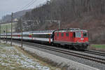 Re 4/4 II 11141 fährt Richtung Bahnhof Tecknau.