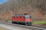 Re 420 337-8 fährt solo Richtung Bahnhof Tecknau.