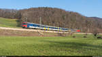 SBB Re 4/4 II 11121 mit IC3 590 Zürich HB - Basel SBB am 6. März 2021 zwischen Tecknau und Gelterkinden.
Noch bis Ostern stehen die letzten EW-I-Pendel bei der SBB im Einsatz und kommen in ihren letzten Tagen sogar noch zu planmässigen Einsätzen im IC-Verkehr.