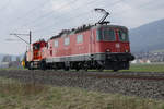 Re 4/4 11192 mit der SBB-Schneeschleuder X rot m 99 85 94 91 110-4 bei Selzach am 8. März 2021.
Foto: Walter Ruetsch