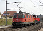 Re 4/4 11303 auf Testfahrt mit einer Aem 940 bei Deitingen am 4. März 2021.
Foto: Walter Ruetsch