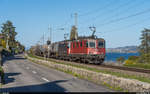 SBB Cargo Re 4/4 II 11265 und 11246 mit Ölzug am 23. April 2021 bei Ligerz.