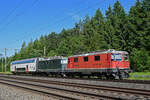 Am 15.06.2021 schleppen die beiden Re 4/4 II 11152 und 11161 den B 50 85 26-94 068-1 Richtung Bahnhof Rupperswil.