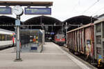 Güterverkehr im Personenbahnhof Luzern.