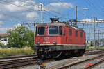 Re 420 259-4 durchfährt solo den Bahnhof Pratteln.