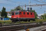 Re 420 341-0 durchfährt solo den Bahnhof Pratteln.