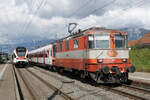 Re 4/4 ll 11109, ehemals SWISS EXPRESS, anlässlich der Bahnhofsdurchfahrt Deitingen am 31.