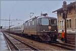 Die SBB Re 4/4 II 11232 hat in Delémont (Fahrtrichtungswechsel) den IC Mont-Blanc übernommen, der von Genève nach Hamburg unterwegs ist.