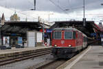 IC 3 Chur-Sargans-Lanquart-Chur
mit der Re 420 199-2, (Re 4/4 11199), in Zürich-HB am 5. Dezember 2021.
Foto: Walter Ruetsch