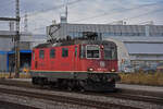 Re 420 319-6 durchfährt solo den Bahnhof Rupperswil.