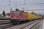 Re 420 233-9 durchfährt den Bahnhof Rupperswil. Die Aufnahme stammt vom 07.01.2022.