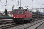 Re 420 332-9 durchfährt solo den Bahnhof Rupperswil.