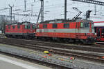 Die beiden Re 4/4 11109 und Re 4/4 11132, ehemals SWISS EXPRESS, in Biel auf den nächsten Einsatz wartend am 27. Januar 2022.
Foto: Walter Ruetsch