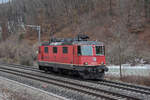 Re 420 232-1 fährt solo Richtung Bahnhof Tecknau.