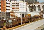 Die SBB Re 4/4 II 11131 ist zwischen Grenchen Süd und Lengnau mit einem Regionalzug nach Biel/Bienne unterwegs, wobei besonders der hier eingesetzte alte Gepäckwagen mich zum Zeigen dieses Analogbildes veranlasst haben. 

20. April 1984