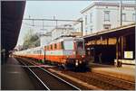 Die SBB Re 4/4 II 11113 ist mit ihrem IC 121 bestehend aus EW III zwischen Genève und St.Gallen unterwegs und zeigt sich hier bei der Durchfahrt in Aarau. 

30. Sept. 1984