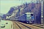 Die SBB Re 4/4 11120 ist zwischen Olten und Aarburg Oftringen mit einem langen Gotthardschnellzug unterwegs der meine Aufzeichnungen Zufolge Kurswagen Bruxelles - Milano führt. 

Analogbild vom 6. April 1985