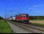 SBB - 420 136 mit 4 Personenwagen unterwegs bei Lyssach am 02.05.2022