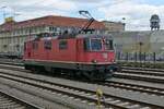 Re 420 300-6 am 16.04.2022 in Singen (Hohentwiel)