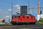 Re 420 239-6 durchfährt solo den Bahnhof Pratteln.