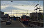 Re 4/4 II Nr. 11144 der SBB stellt am 29.04.2022 den Nachtzug NJ 470 Zürich - Magdeburg - Berlin in Zürich HB am Gleis 13 bereit.