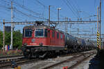 Re 420 319-6 durchfährt den Bahnhof Pratteln.