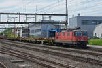 Re 420 348-5 durchfährt den Bahnhof Rupperswil.