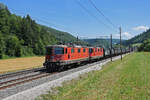 Doppeltraktion, mit den Loks 420 248-7 und 420 331-1 fährt Richtung Bahnhof Gelterkinden.