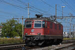 Re 420 256-0 durchfährt solo den Bahnhof Pratteln.