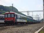 Ersatzschnellzug Basel-Zrich mit BDt Steuerwagen, EW I und EW II sowie einer schiebenden Re 4/4 II am Zugschluss. Aufgenommen beim Aarauer Schachen am 19.07.2007