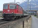 Am 06.03.2012 zieht Re 4/4 II 11124 die Wagen des  RHEINTAL-EXPRESS  von St.