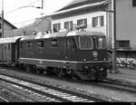 DSF - Re 4/4 11173 in SW im Bahnhofsareal Oensingen am 18.12.2022