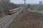 Am 28.01.2023 zieht Re 4/4 II 11121 die Wagen des IC 185, Stuttgart - Zürich HB, die sie kurz zuvor in Singen (Hohentwiel) übernommen hatte