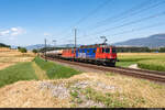 Am 15.07.2022 sind SBB Cargo Re 620 014 und Re 420 331 unterwegs von von Lausanne-Triage nach Biel/Bienne und konnten hier bei Ependes VD aufgenommen werden