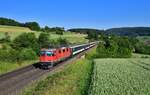 Re 420 164 mit einem Sonderzug am 07.06.2023 bei Hornussen.