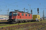 Re 420 244-6 durchfährt am 15.09.2023 den badischen Bahnhof.