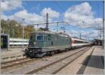 Pünktlich verlässt die SBB Re 4/4 II 11161 mit ihrem IC Stuttgart - Zürich den Bahnhof von Singen HTW.