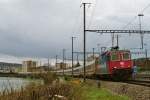 Re 4/4 II 11228 mit einer DB-IC Komposition (IC-Steuerwagen am Zugschluss)auf dem Weg nach Deutschland bei Dietikon anfang 2005.