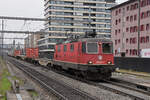 Re 420 267-7 durchfährt am 29.02.2024 den Bahnhof Pratteln.