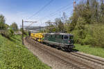 Re 4/4 II 11335 ist kurz nach Turgi unterwegs in Richtung Glattbrugg, aufgenommen am 11.04.2024.