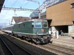 Re 4/4 11158 mit einem Reisezug in Erstfeld.