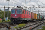 Re 420 342-8 durchfährt am 24.09.2024 den Bahnhof Pratteln.