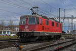 Re 420 339-4 durchfährt am 09.01.2025 solo den Bahnhof Pratteln.